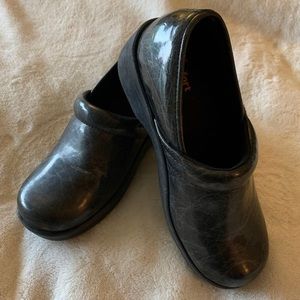 Black Clogs Size 4